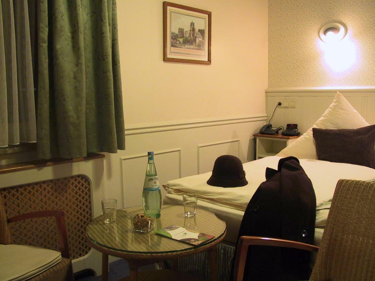 Pension Zum Golfstuebchen Echternacherbruck Extérieur photo